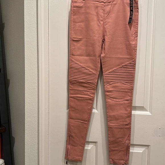 Moto Jeggings in Mauve - Picture 4 of 6